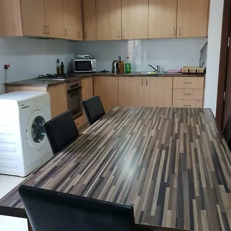 Apartment 3 Bedrooms Flat At