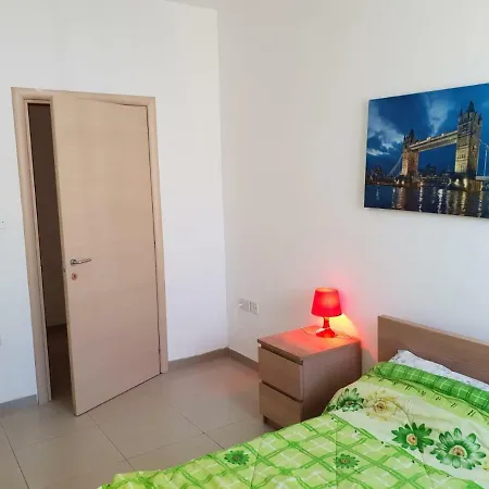 3 Bedrooms Flat At Appartement